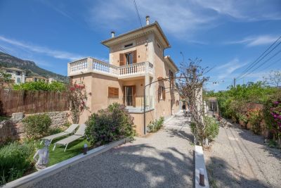 Casa moderna con jardin y parking Casa moderna con jardin y parking